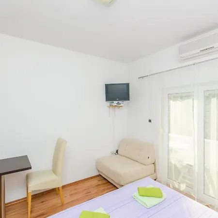Апартаменти With A Parking Space Jesenice, Omis - 15928