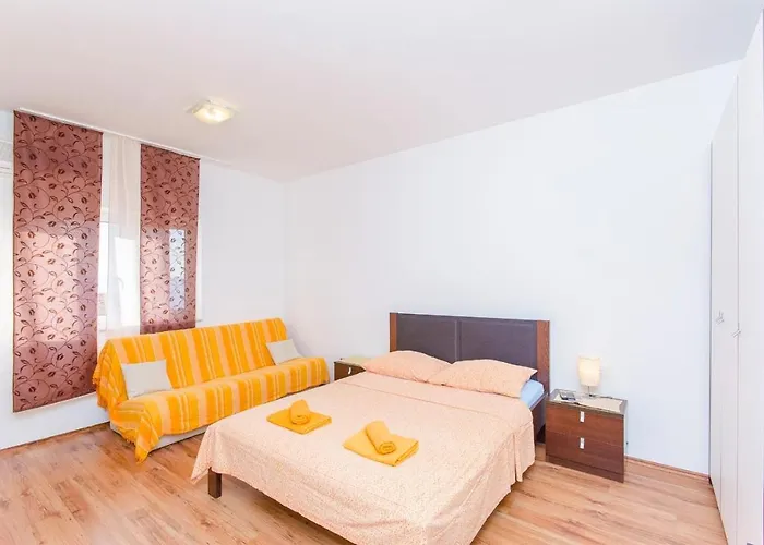 Appartement With A Parking Space Jesenice, Omis - 15928