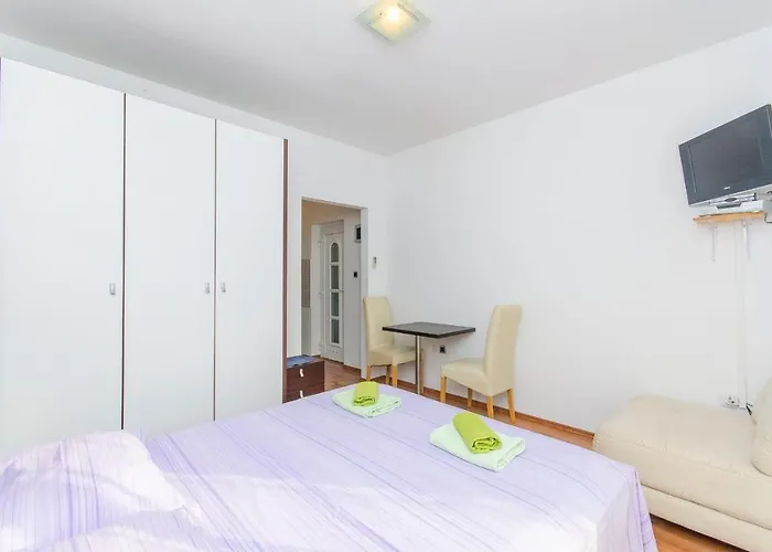 Appartement With A Parking Space Jesenice, Omis - 15928 *