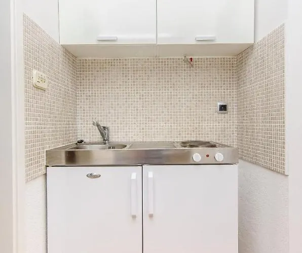Appartement With A Parking Space Jesenice, Omis - 15928 Krilo